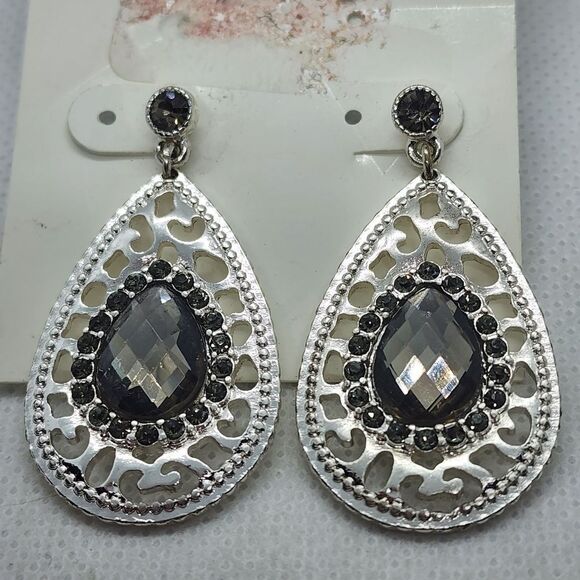 NWT Style & Co. Silver & Gray Dangling Teardrop Earrings - Picture 1 of 3